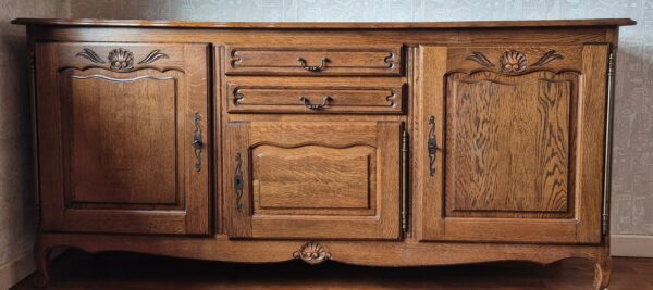 Buffet bas chêne massif style Louis XV