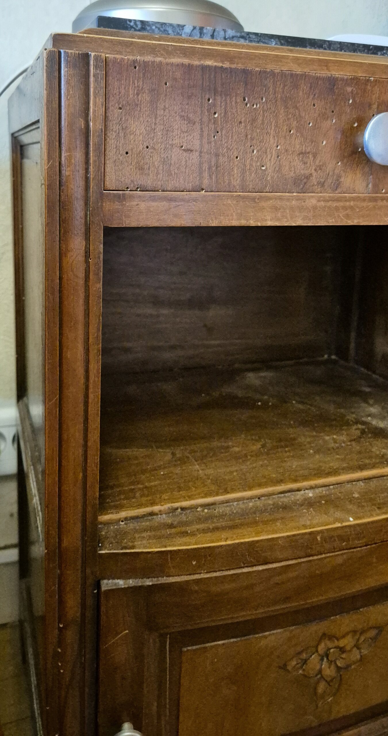 Table de chevet art déco - Noyer et marbre noir - Années 30-40 – Image 7