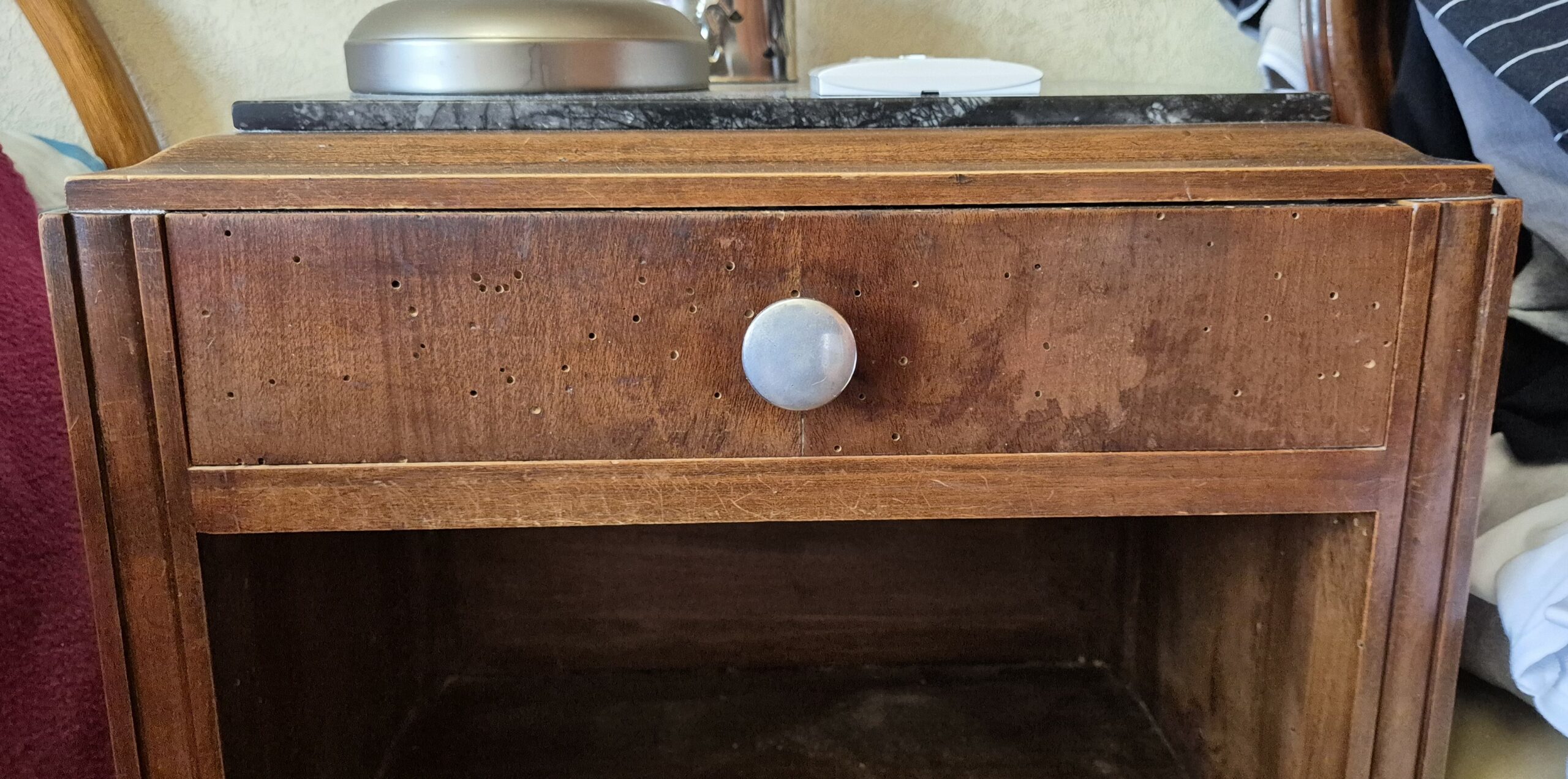 Table de chevet art déco - Noyer et marbre noir - Années 30-40 – Image 3