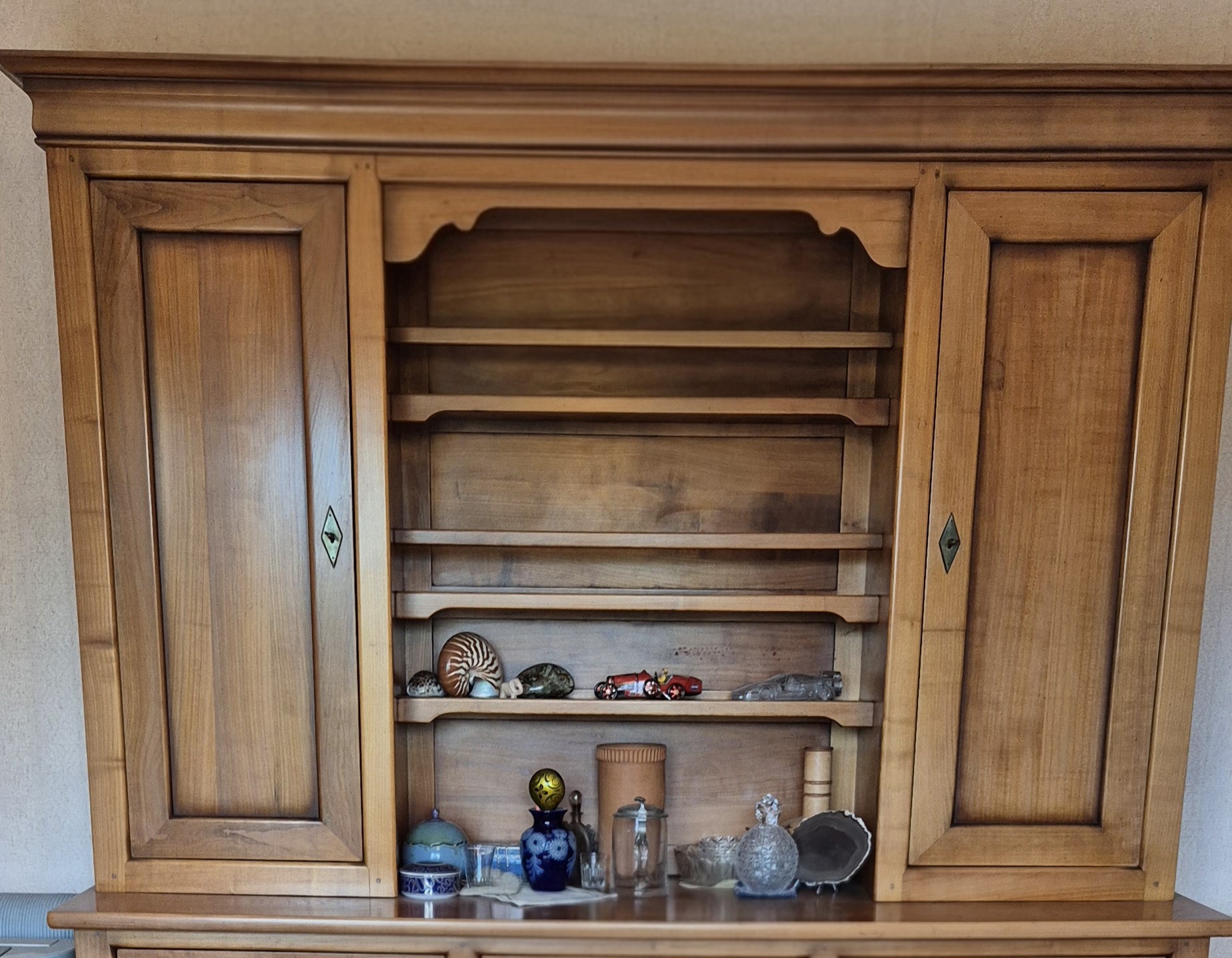 Buffet deux-corps / vaisselier chêne massif - années 50-70 – Image 2