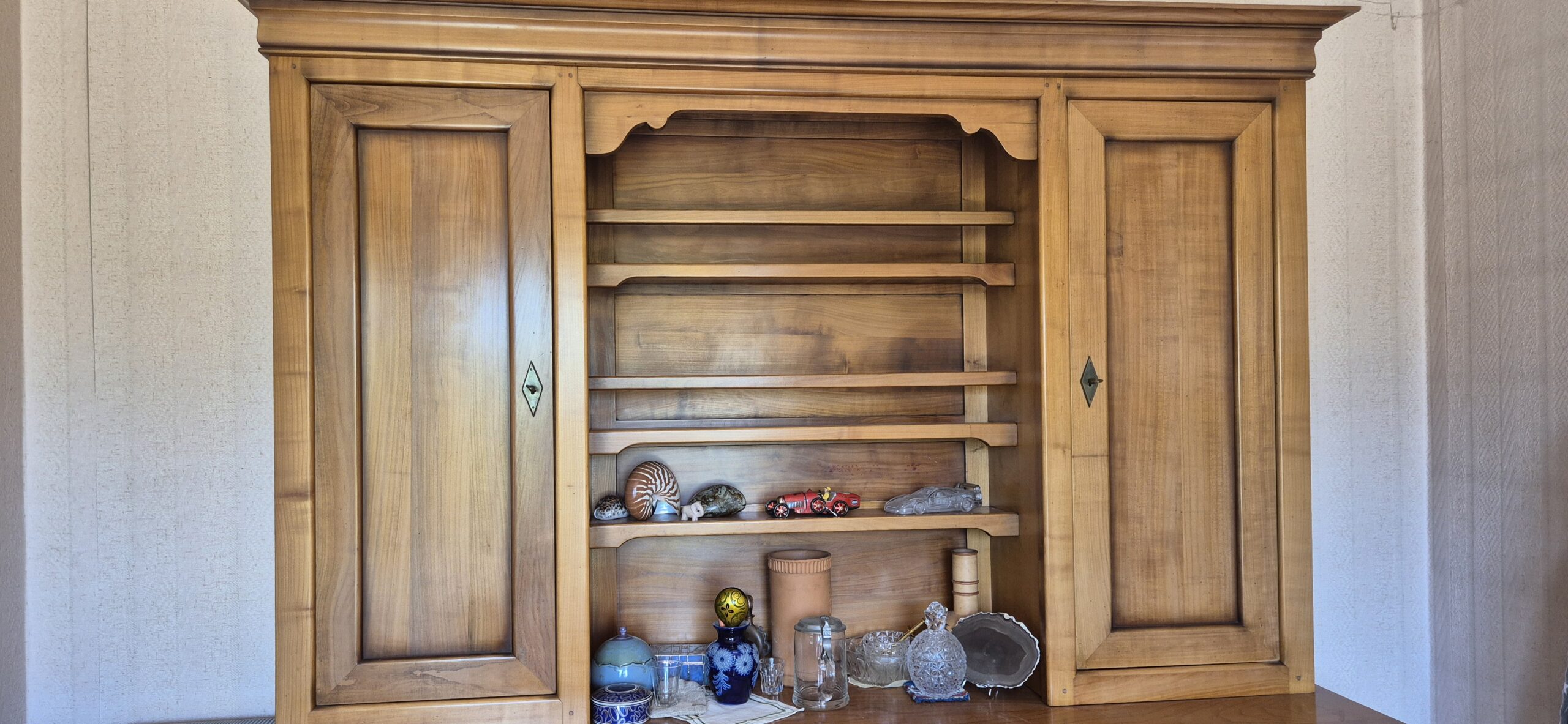 Buffet deux-corps / vaisselier chêne massif - années 50-70 – Image 3