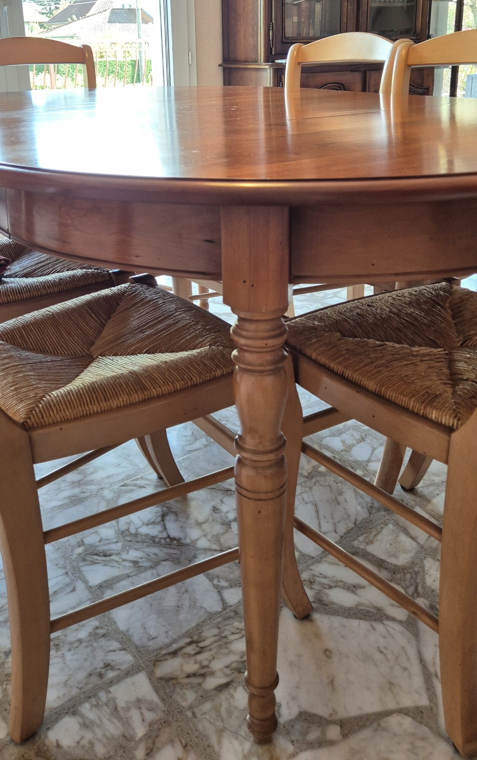 Table ovale à rallonges merisier + 6 chaises hêtre paillées – Image 3