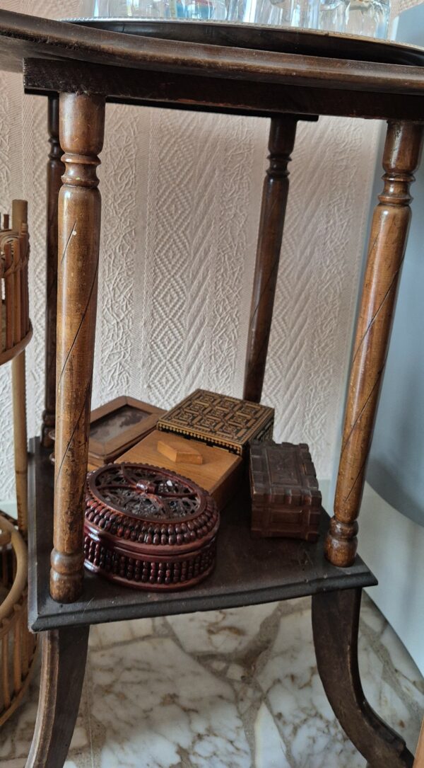 Sellette à double plateau (guéridon)