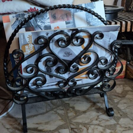Porte-revues en fer forgé - style art nouveau