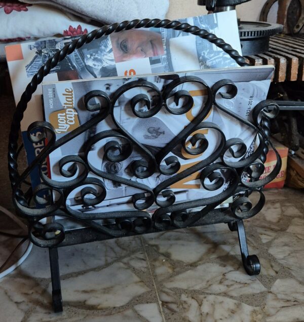 Porte-revues en fer forgé - style art nouveau